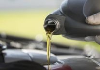 Quelle huile pour une tondeuse thermique ?